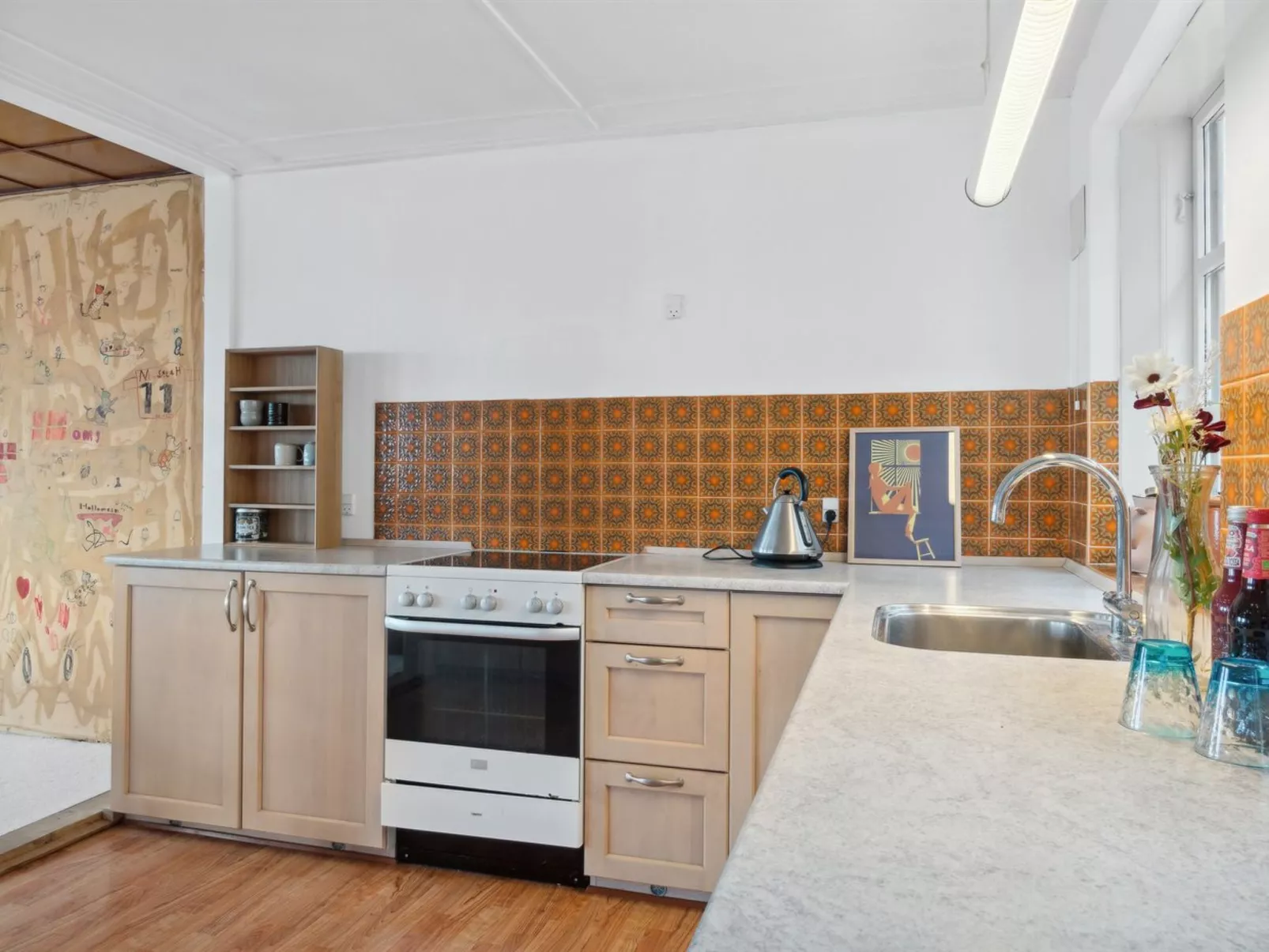 "Scarlet" - 5m from the sea-Drinnen