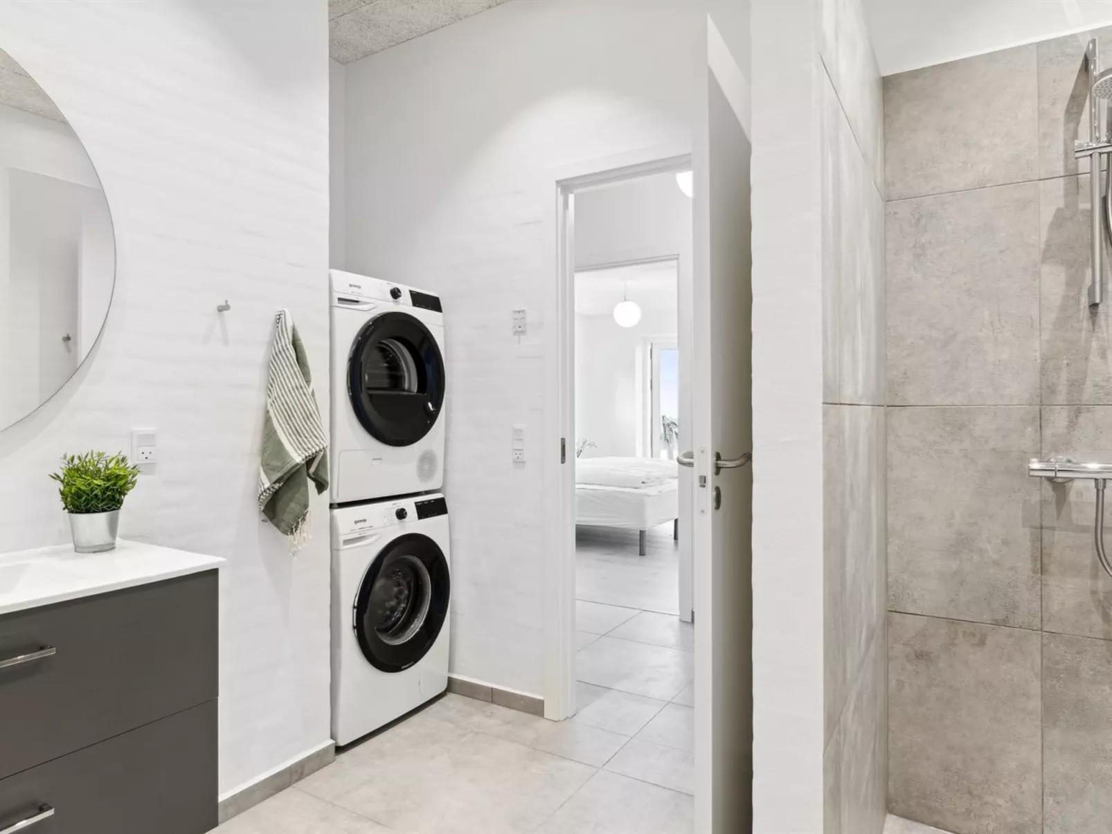 "Ann" - 1.3km from the sea-Dedans