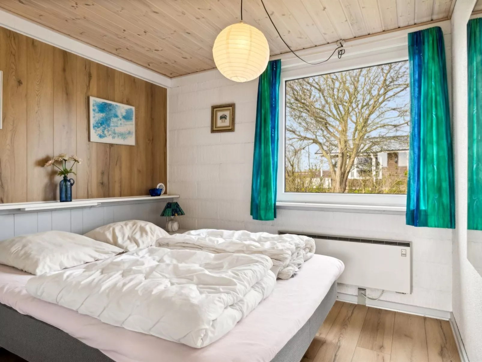 "Aletha" - 300m to the fjord-Drinnen