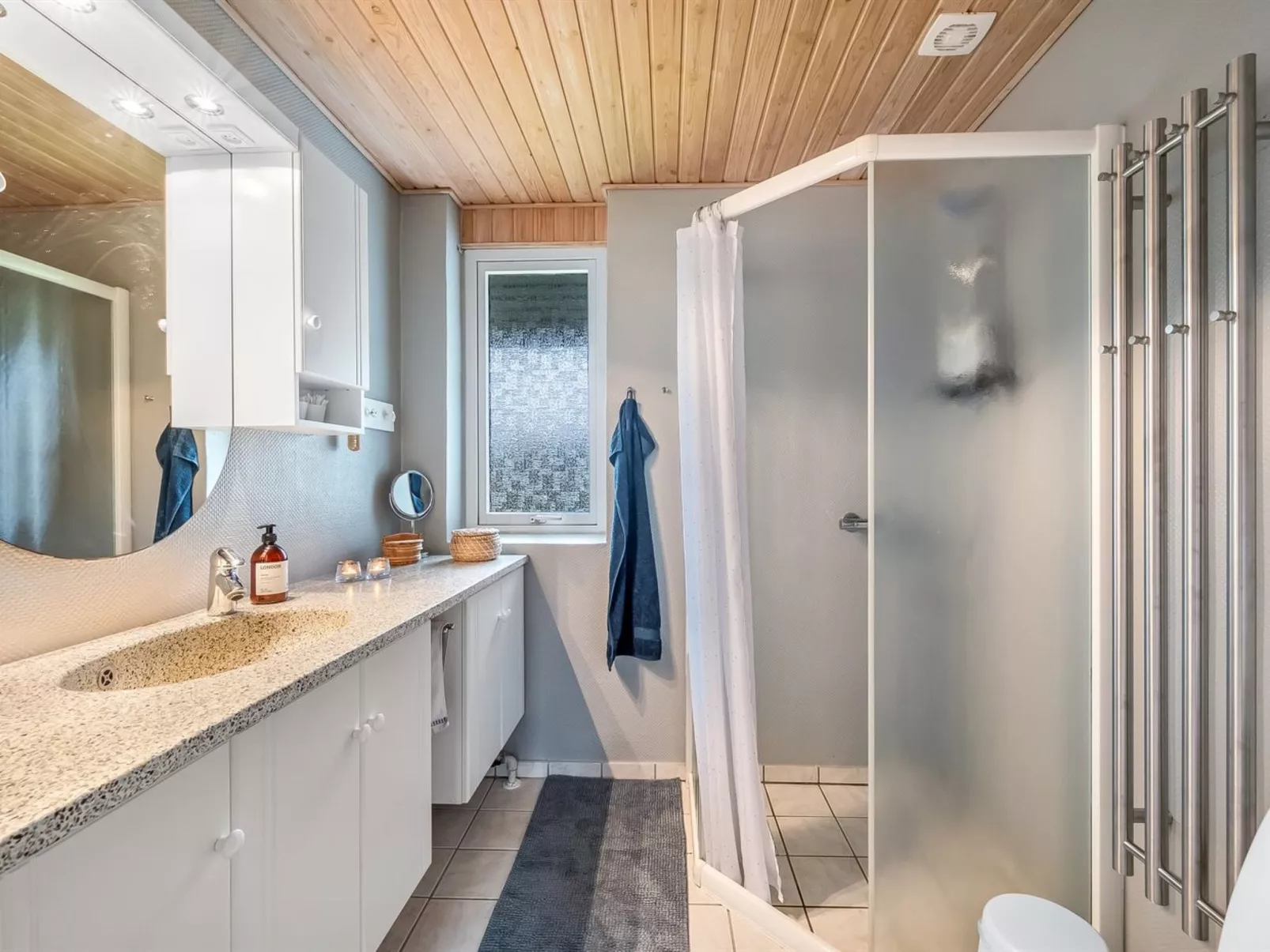 "Moreen" - 200m to the fjord-Dedans