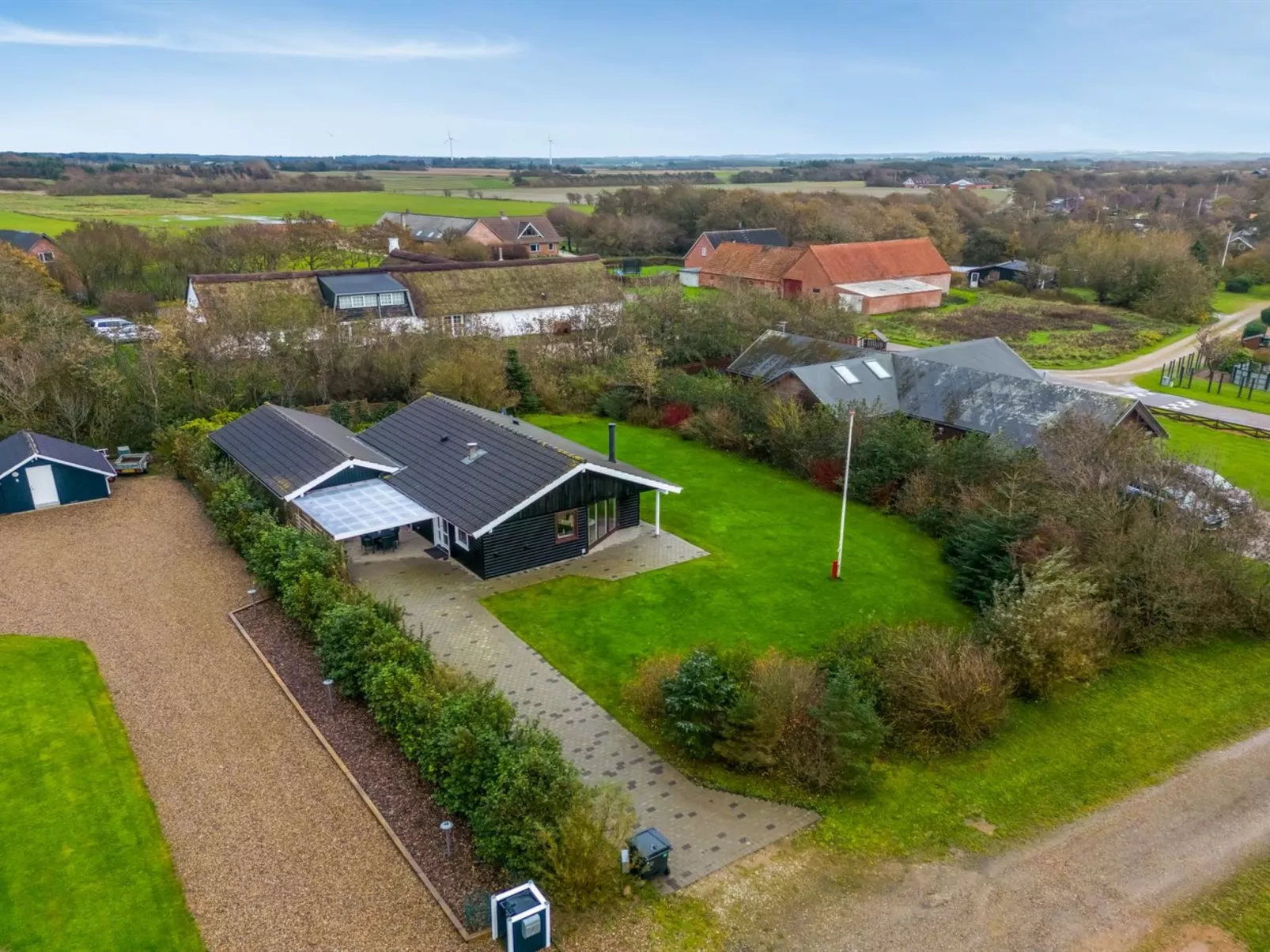 "Ensio" - 300m to the fjord-Outside