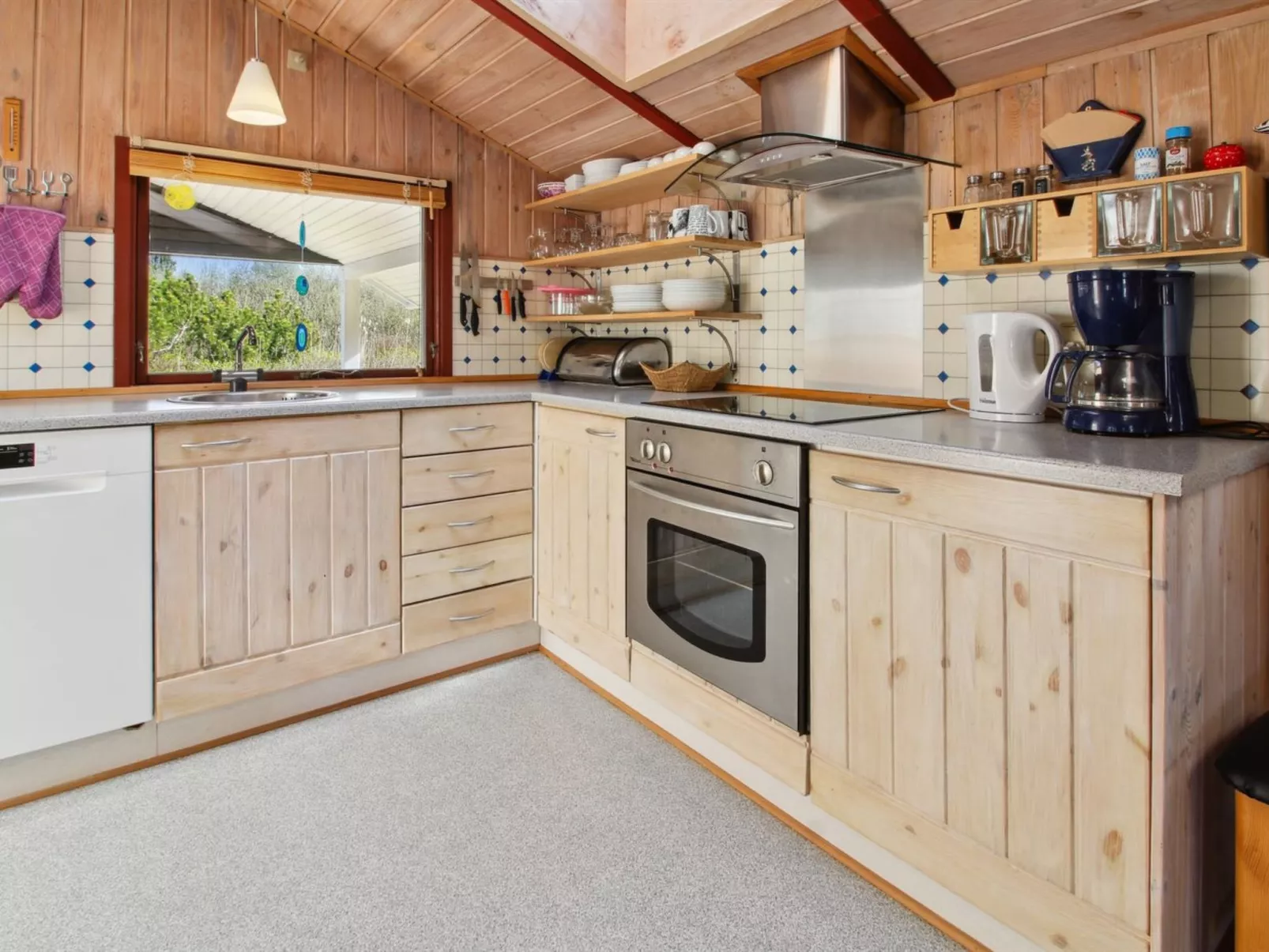 "Elpida" - 2km from the sea-Drinnen