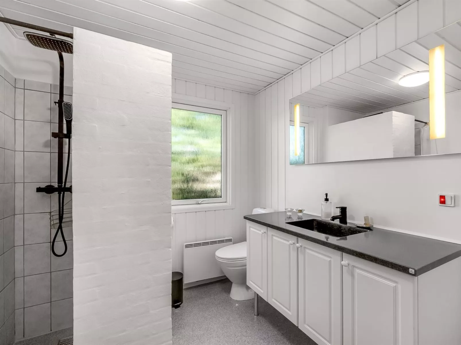 "Allen" - 1km from the sea-Inside