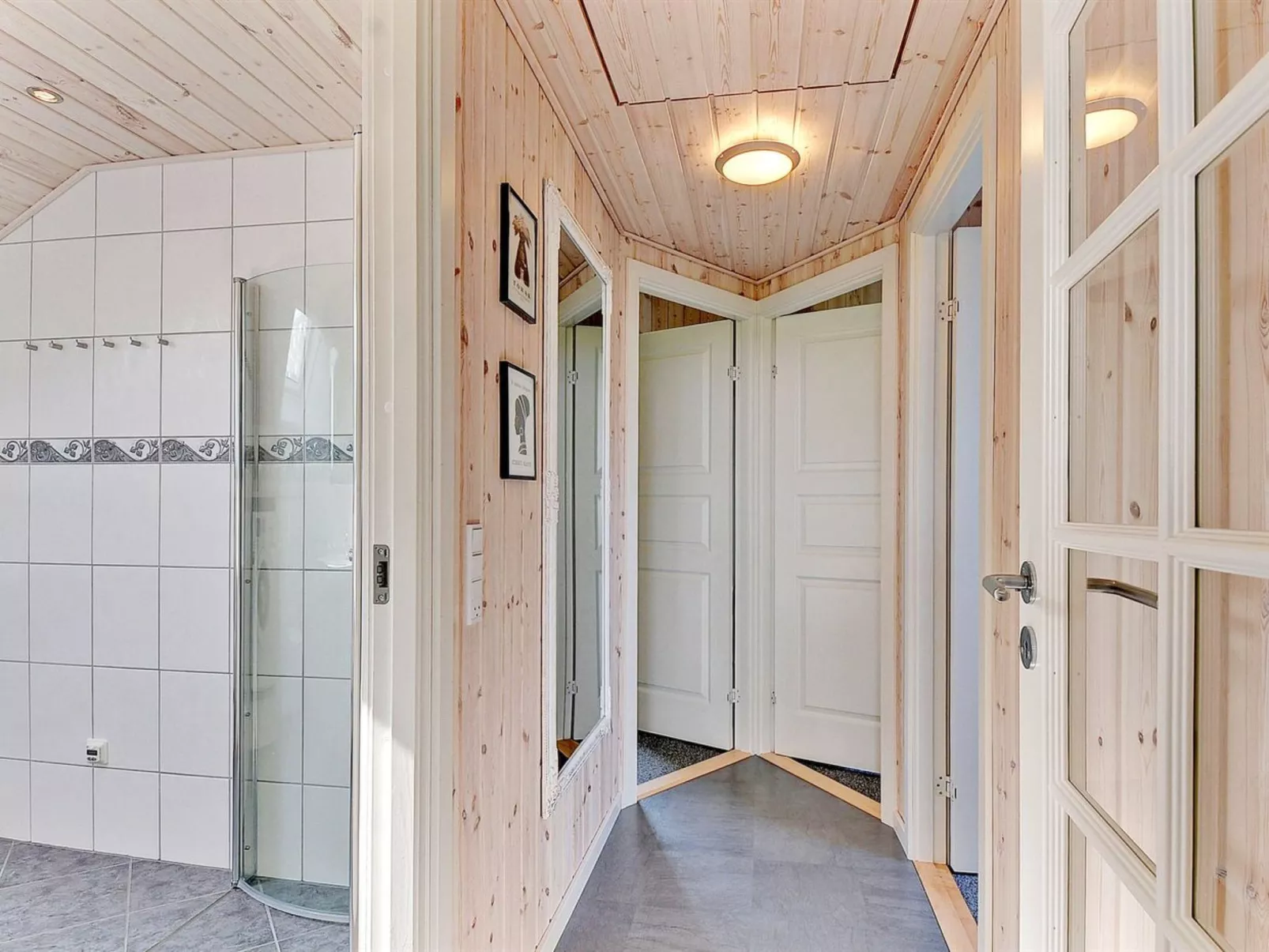 "Saila" - 500m to the fjord-Inside