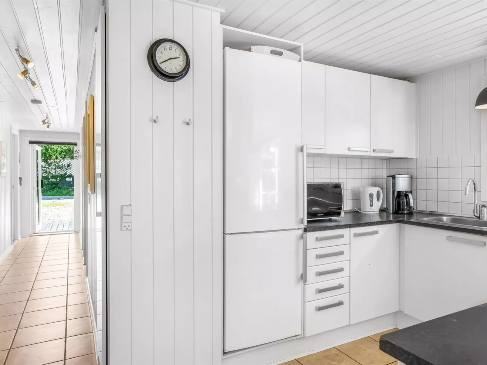 "Joseline" - 1.8km from the sea-Inside