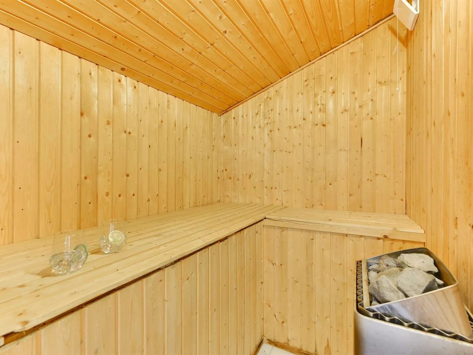 "Darina" - 1.5km from the sea-Inside