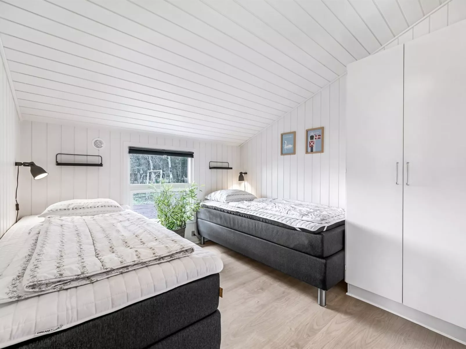 "Liviana" -  from the sea-Drinnen