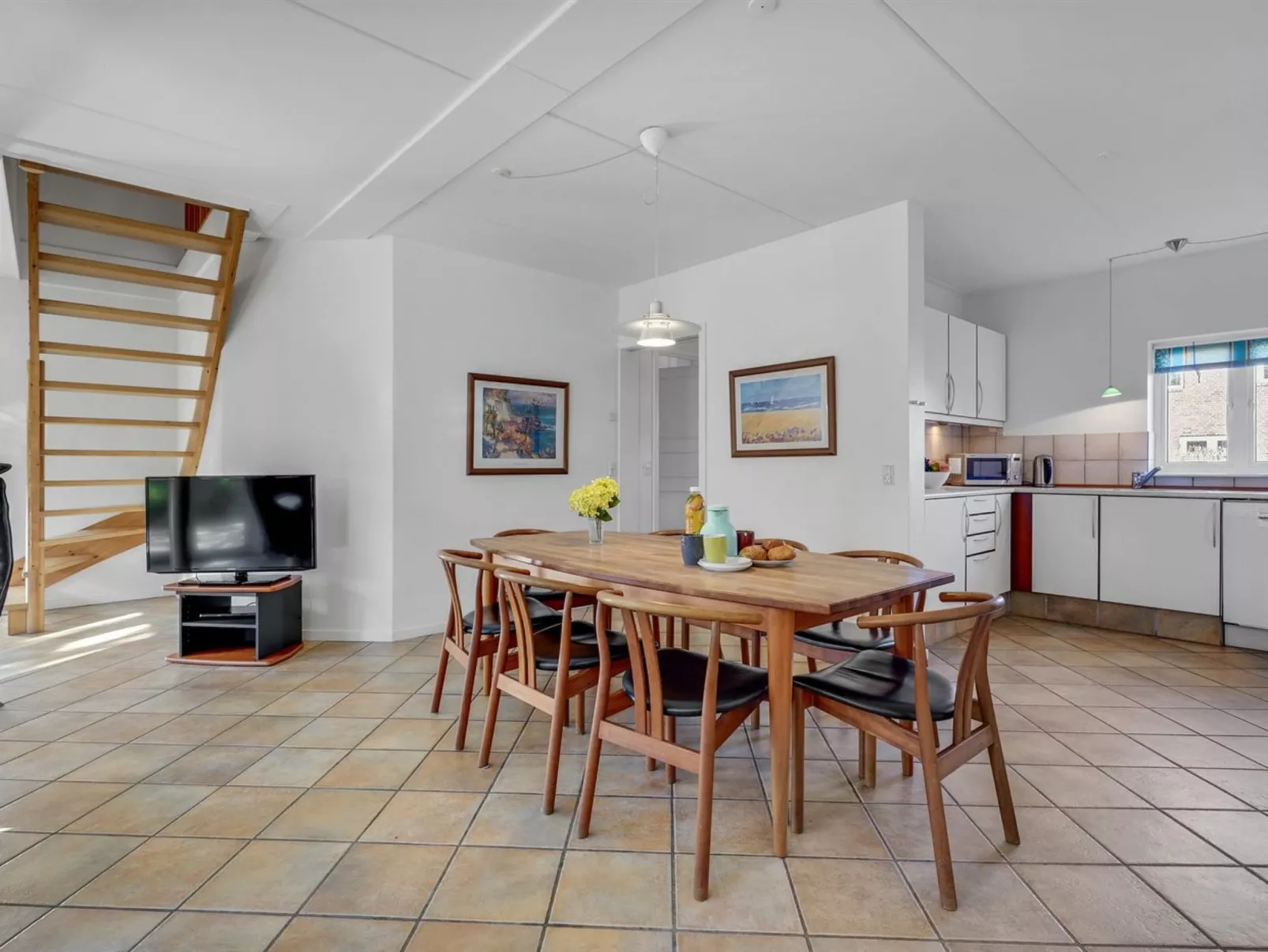 "Oneida" - 800m from the sea-Inside