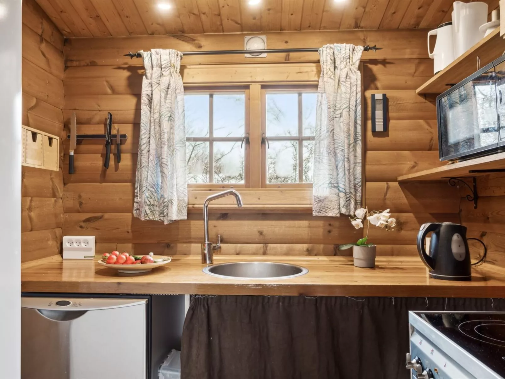 "Ama" - 200m to the fjord-Dedans