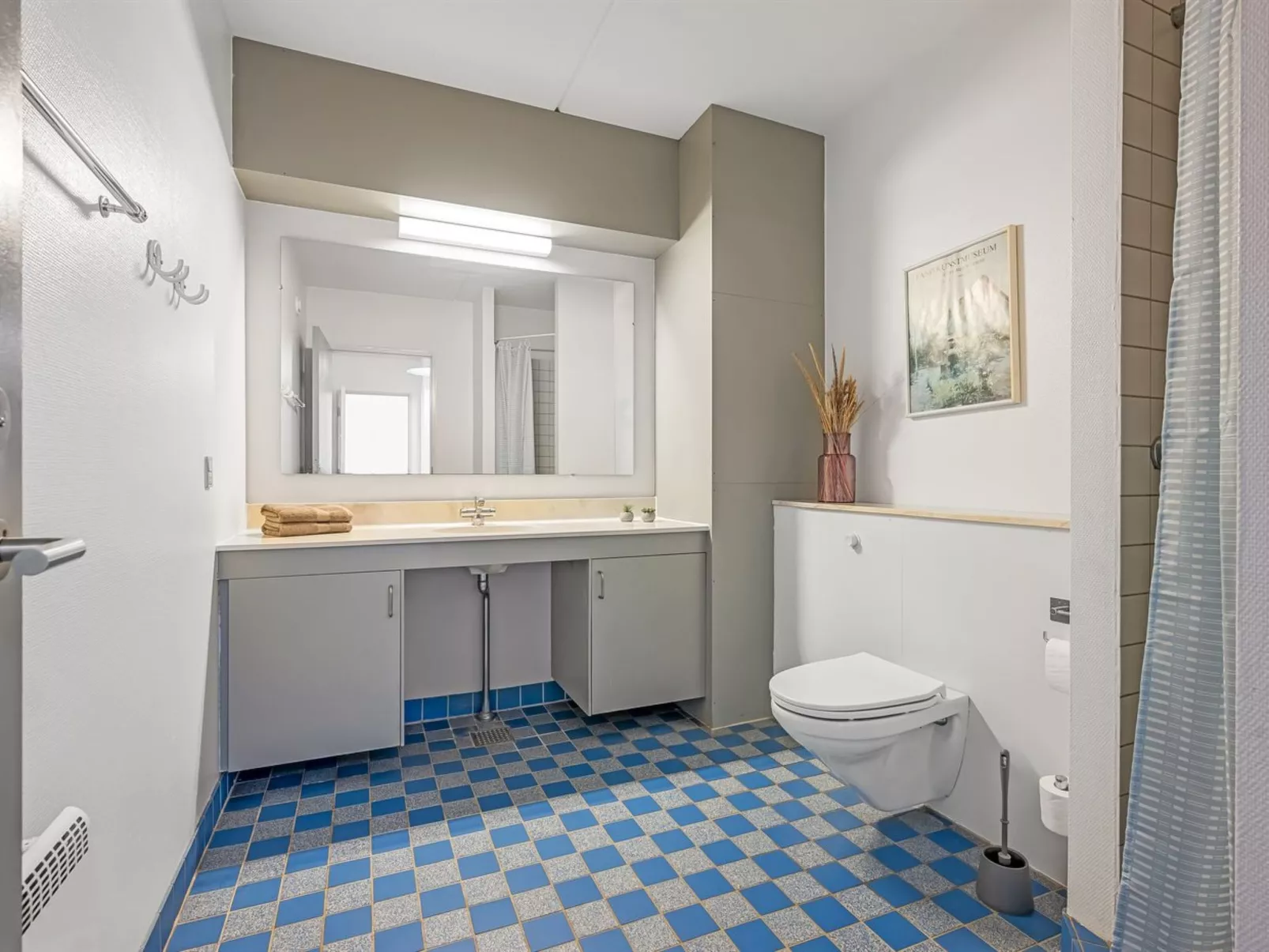 "Akai" - 100m from the sea-Dedans