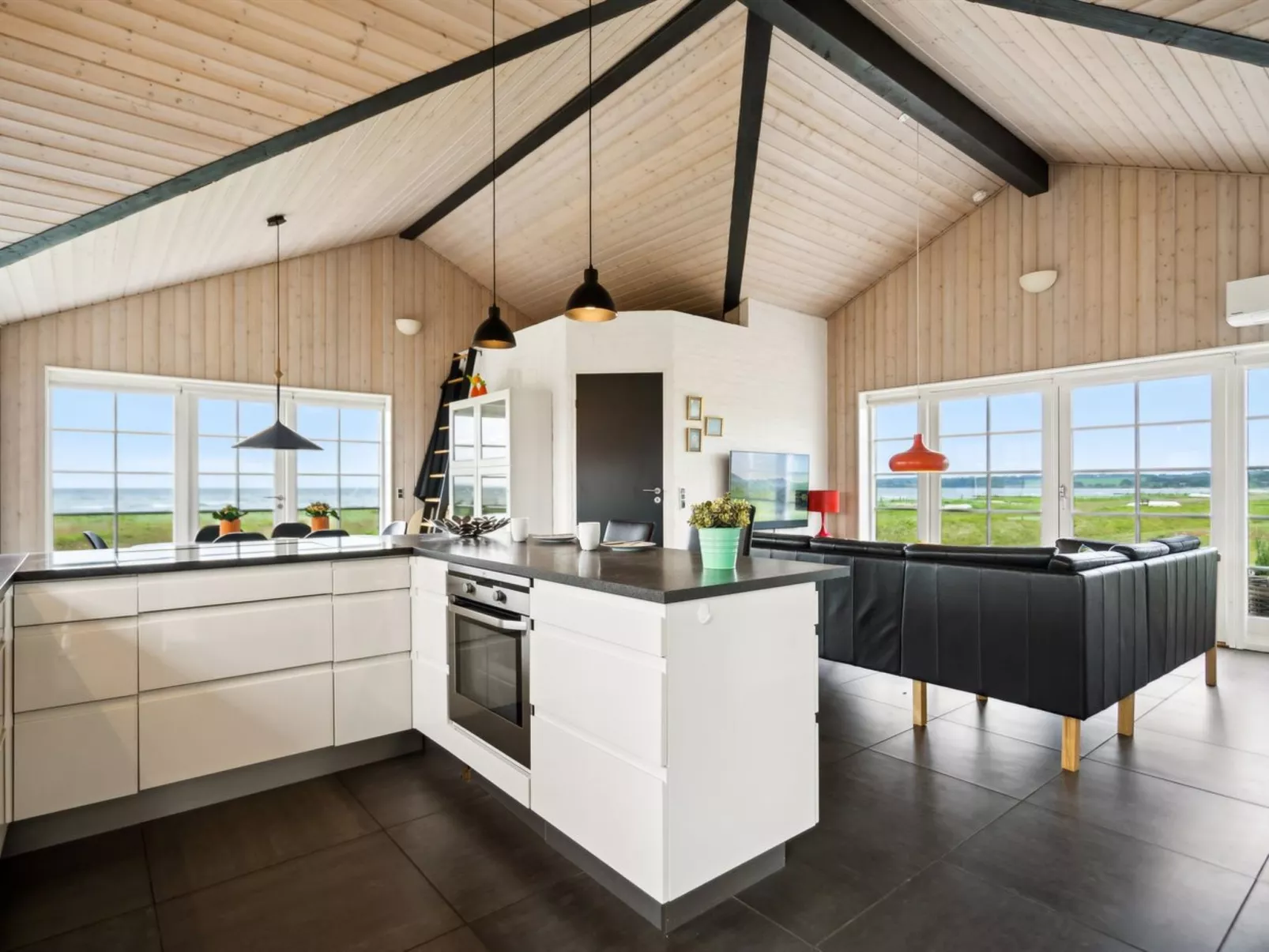 "Dory" - 30m from the sea-Inside