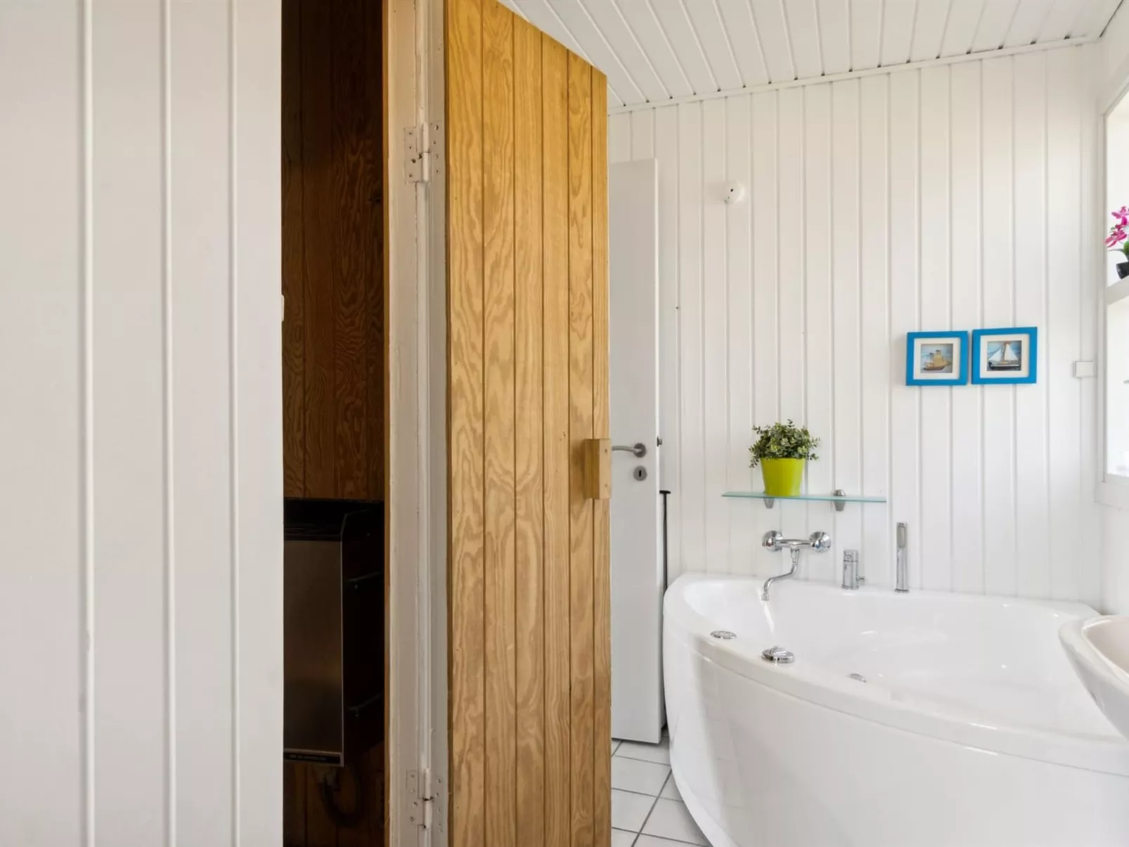 "Ønd" - 600m from the sea-Inside