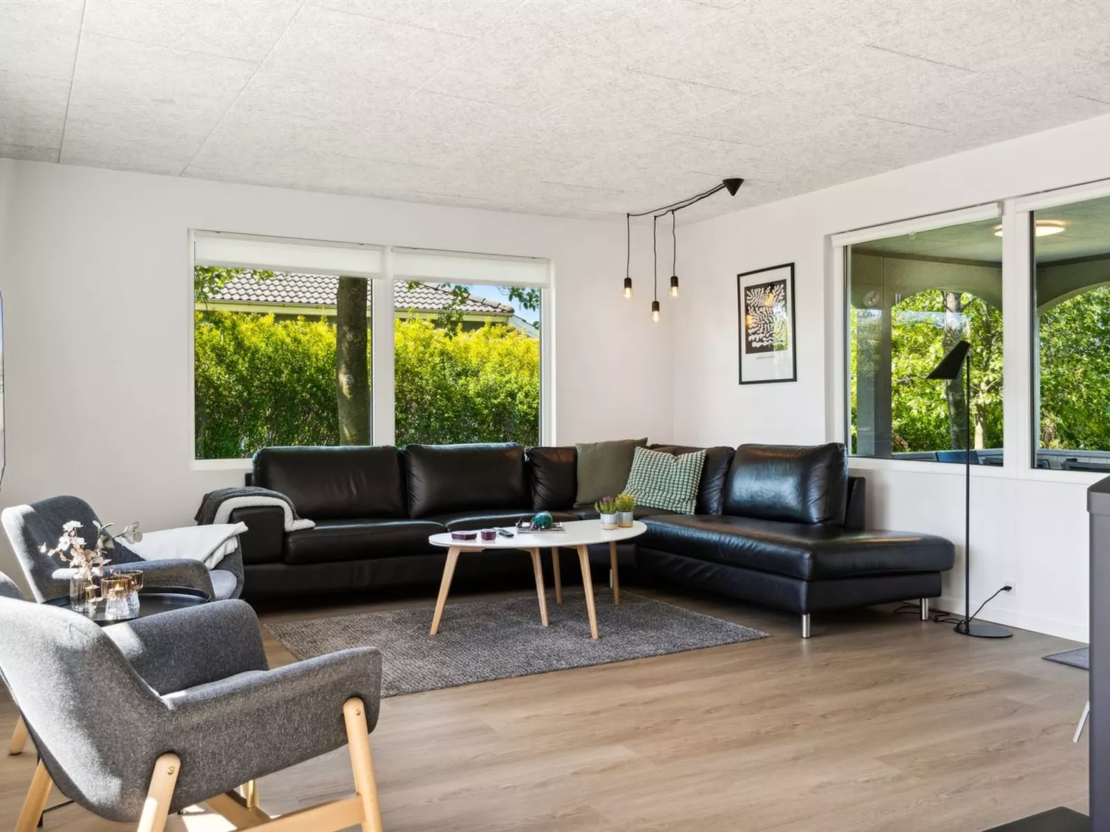 "Eunice" - 850m from the sea-Inside