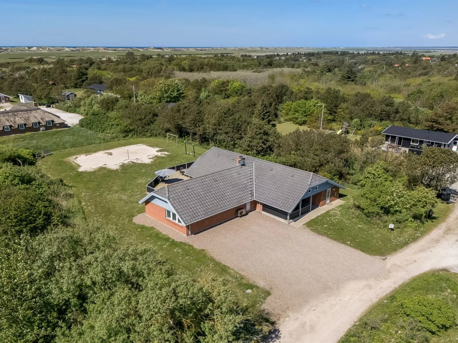 "Aage" - 1.7km from the sea-Draußen