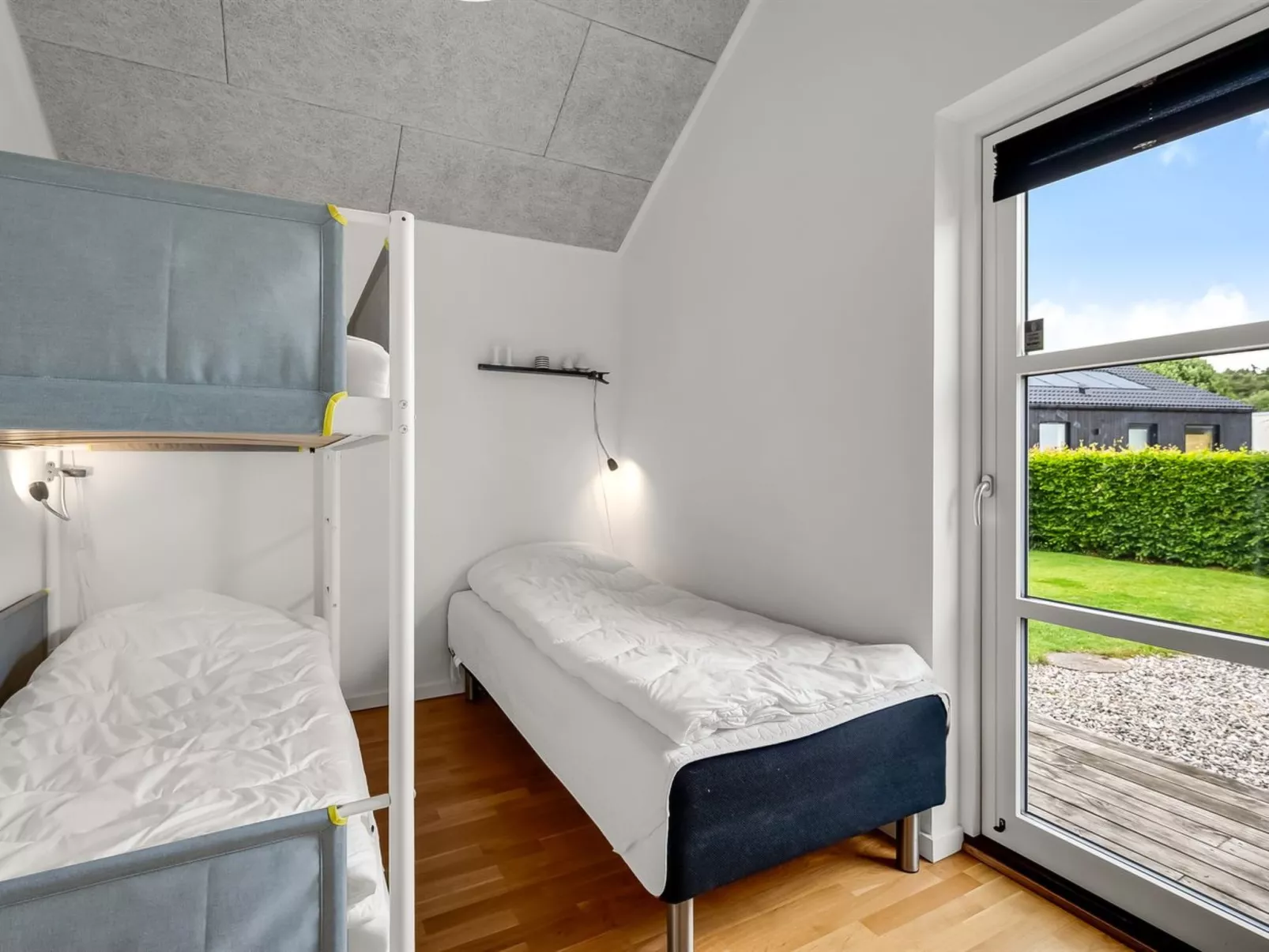 "Bernice" - 900m from the sea-Inside