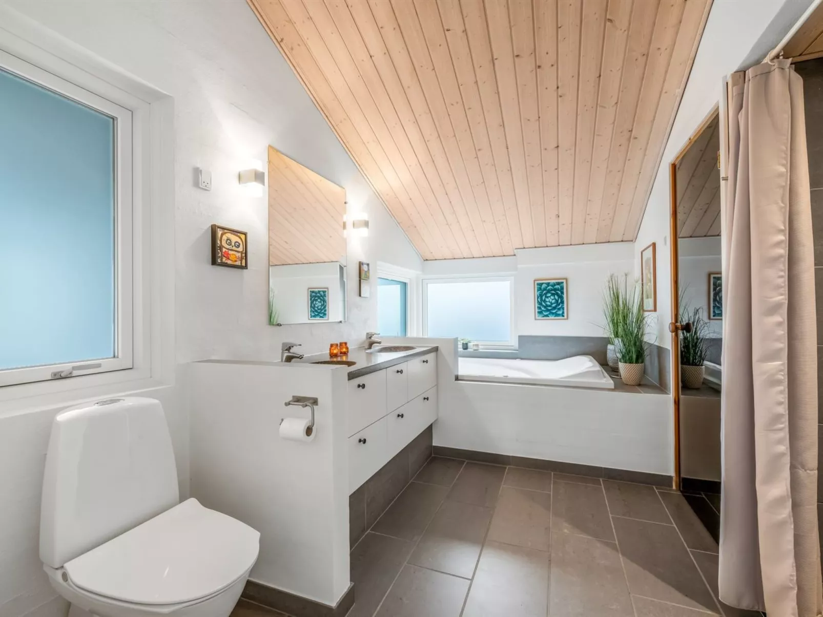 "Noreen" - 1.4km to the fjord-Dedans