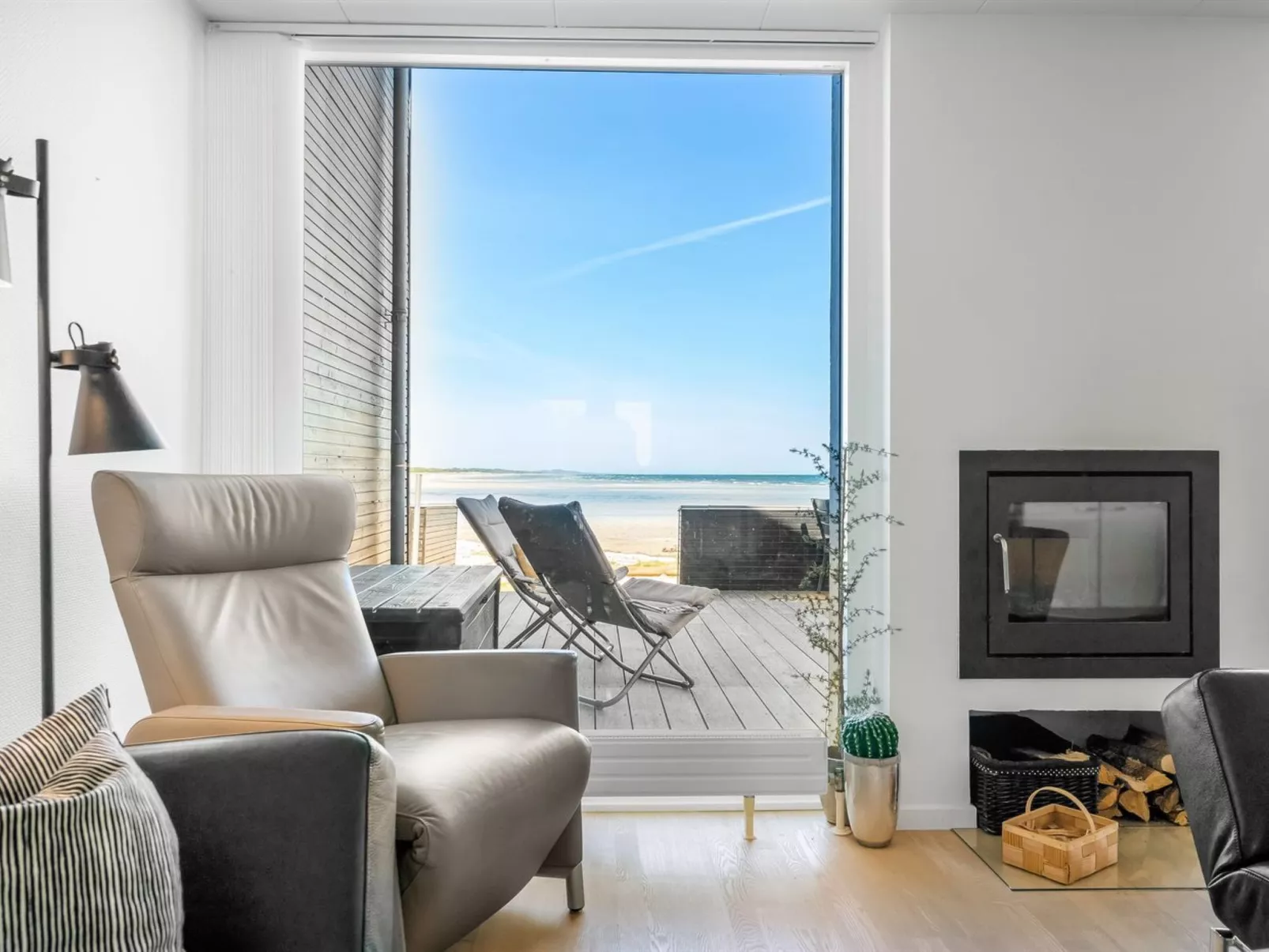 "Eleanore" - 25m from the sea-Inside