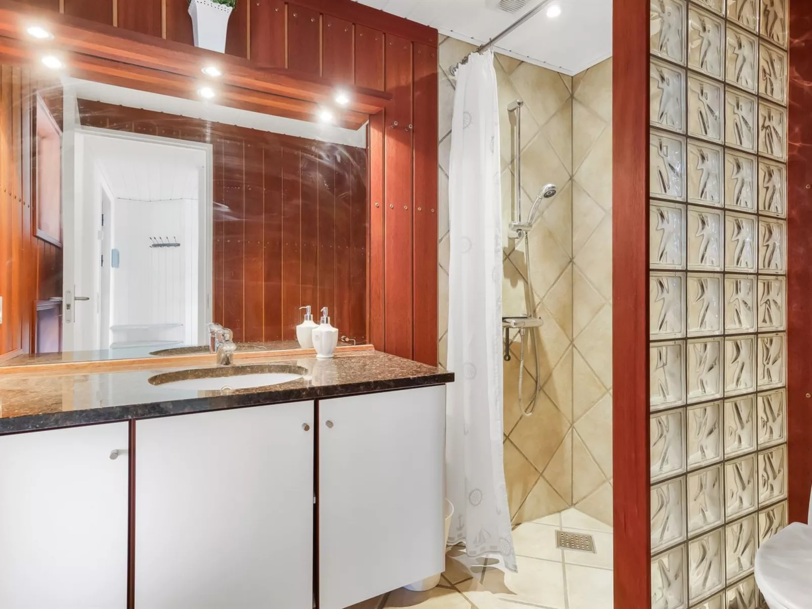 "Lilie" - 350m from the sea-Inside