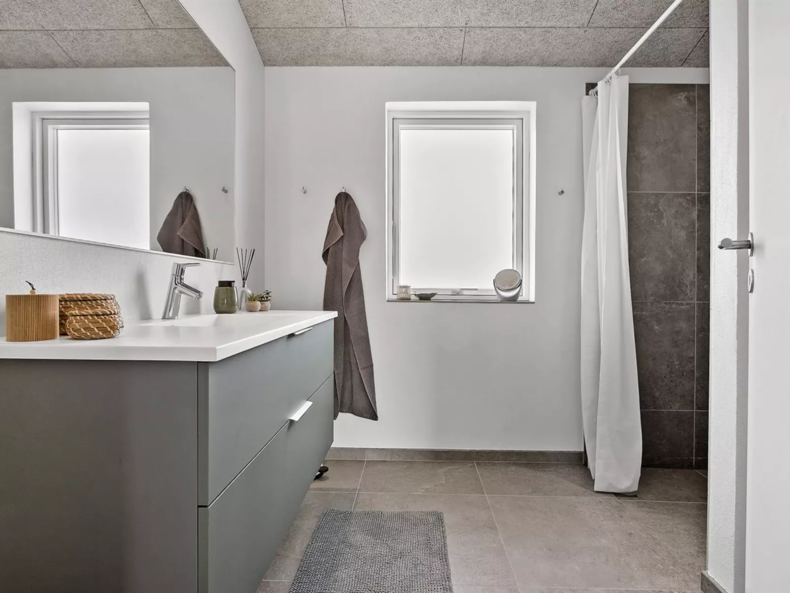 "Frithbjorn" - 900m from the sea-Inside