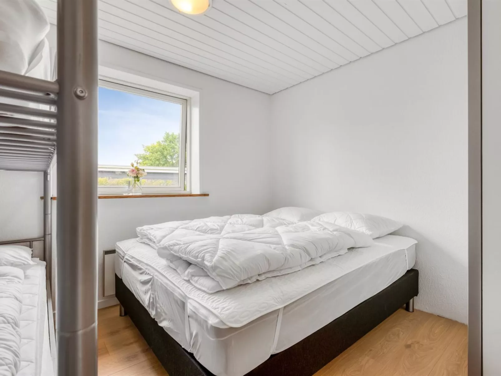 "Sissela" -  from the sea-Drinnen