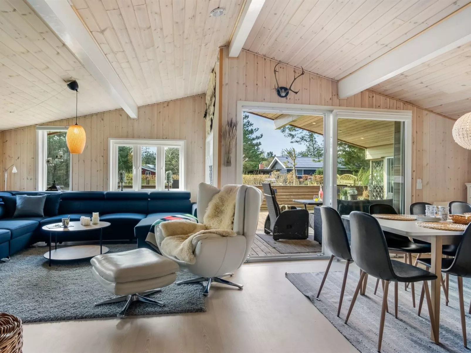 "Livni" -  from the sea-Drinnen