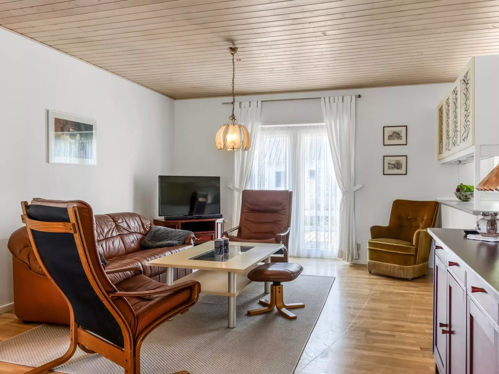 "Gilbert" - 500m from the sea-Drinnen