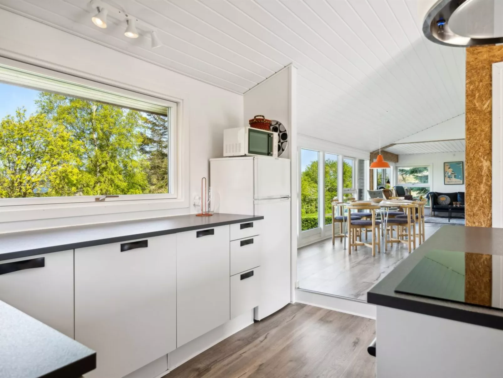 "Sölvy" - 300m from the sea-Drinnen