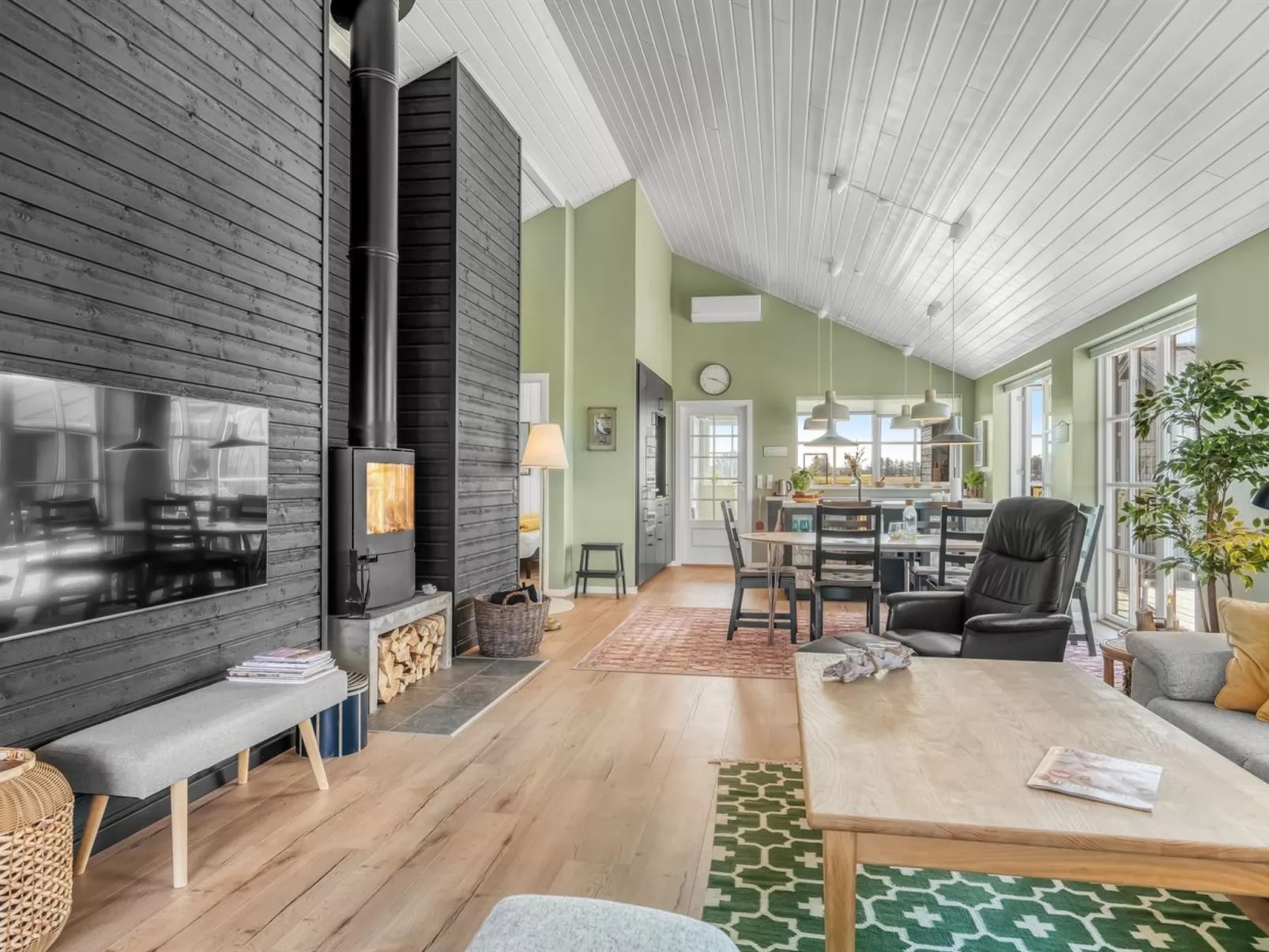 "Inola" - 1km from the sea-Inside