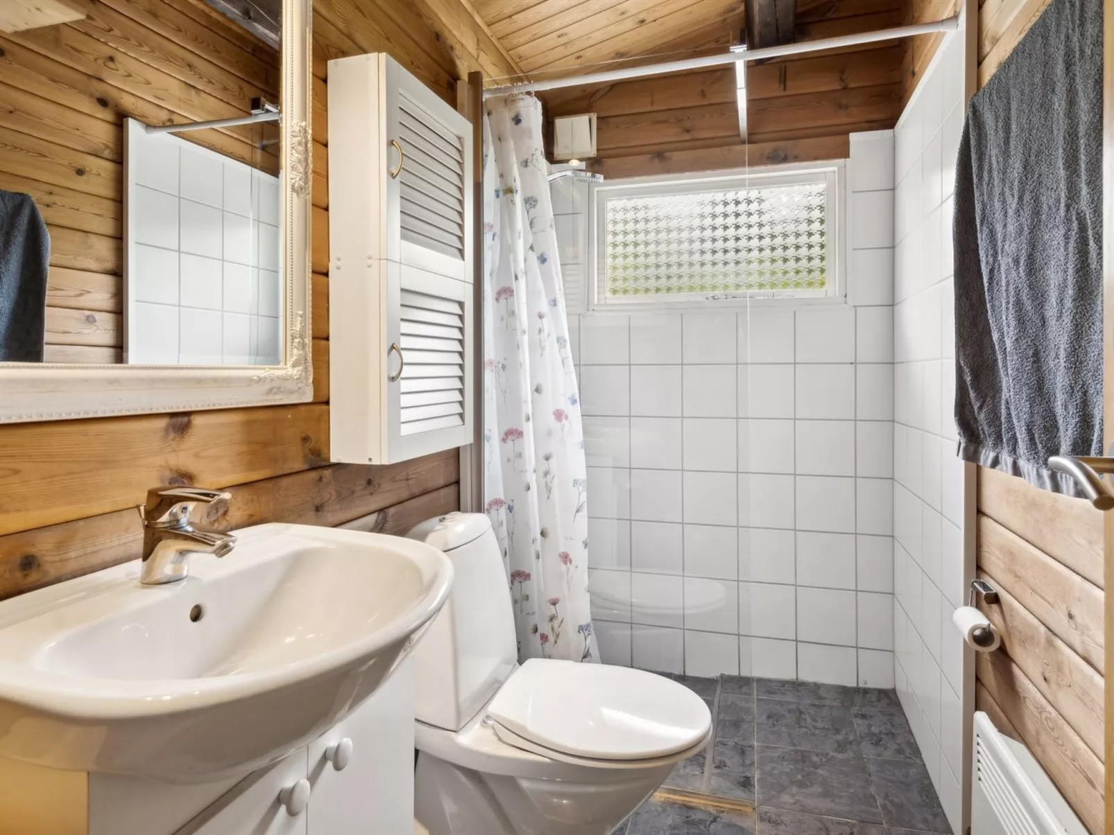 "Araminta" - 800m from the sea-Inside