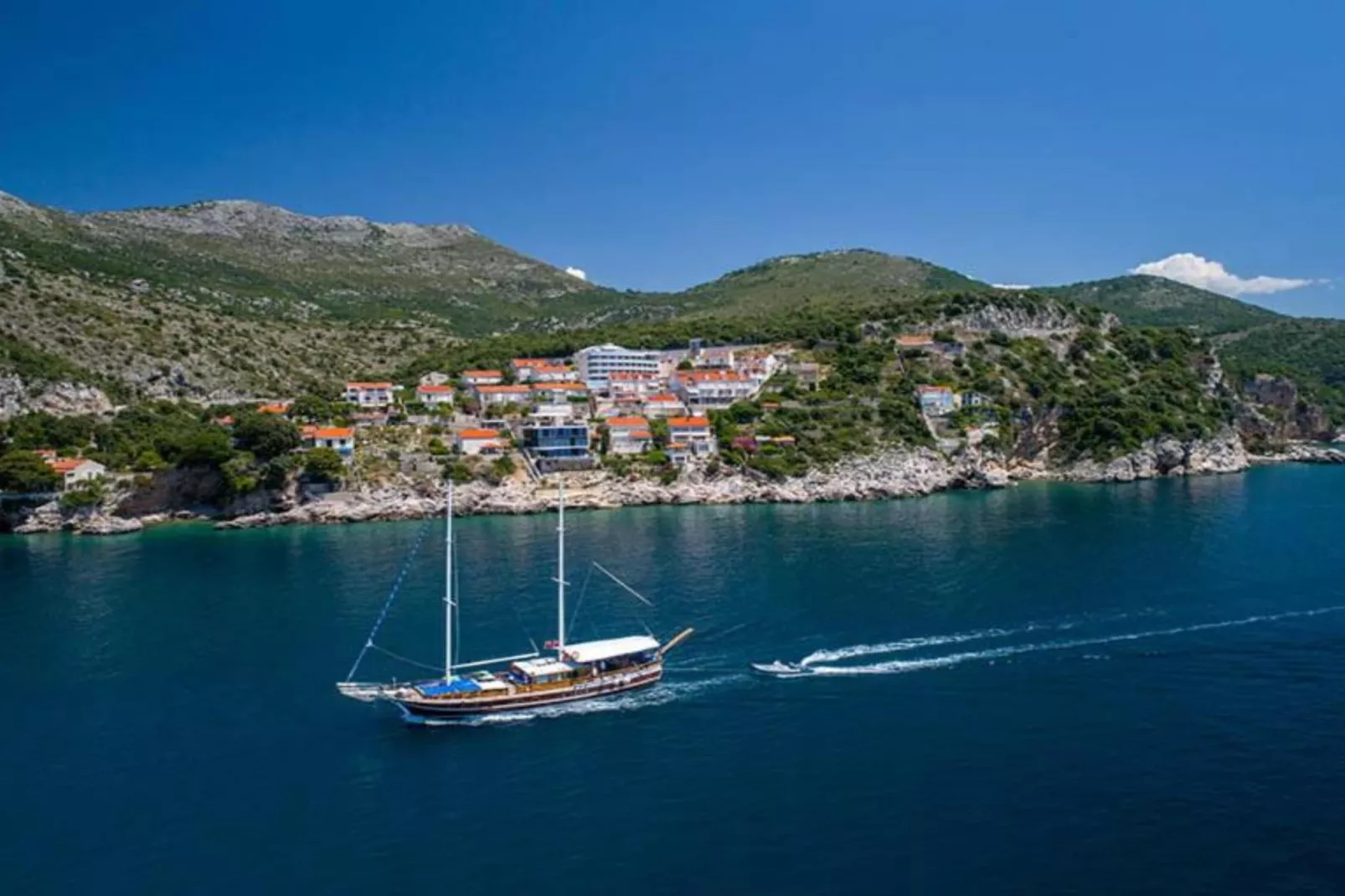 Apartments Aura - Comfort Studio Apartment 1 with shared swimming pool-Ambiance