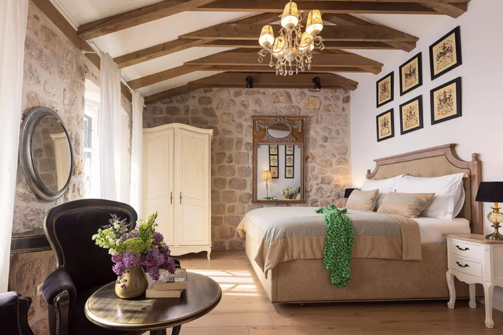 Vivaldi - Deluxe Double Room with Side City View (S3)-Innenbereich