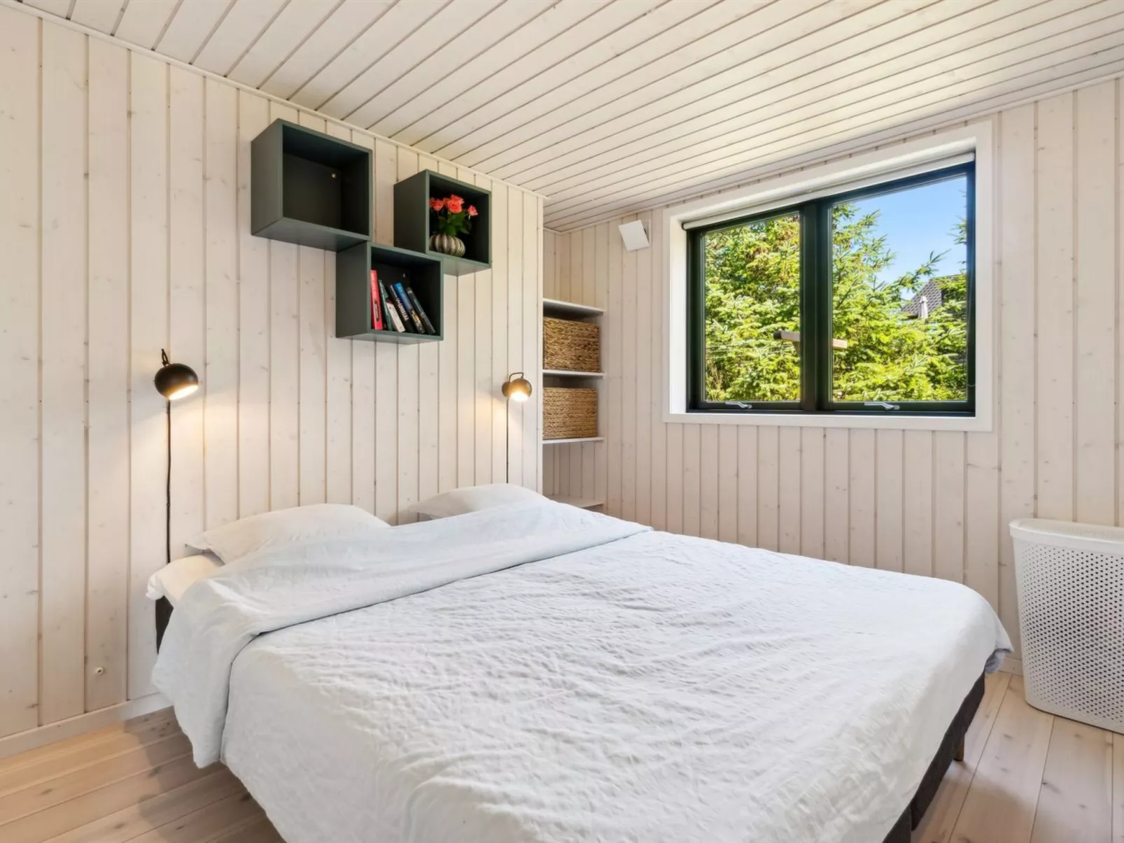 "Kristiarn" - 1.1km from the sea-Inside