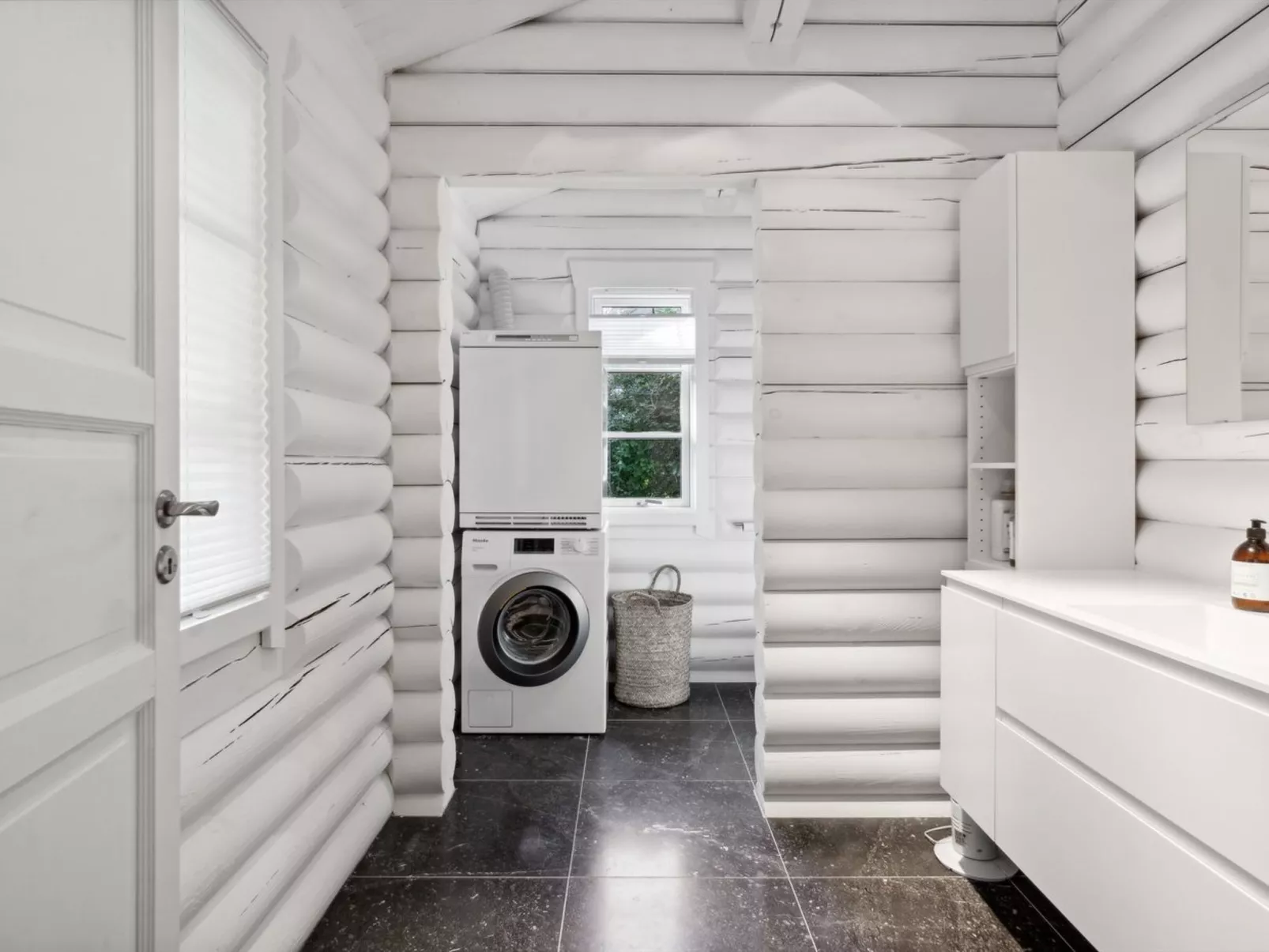 "Sighfrith" - 1.4km from the sea-Inside