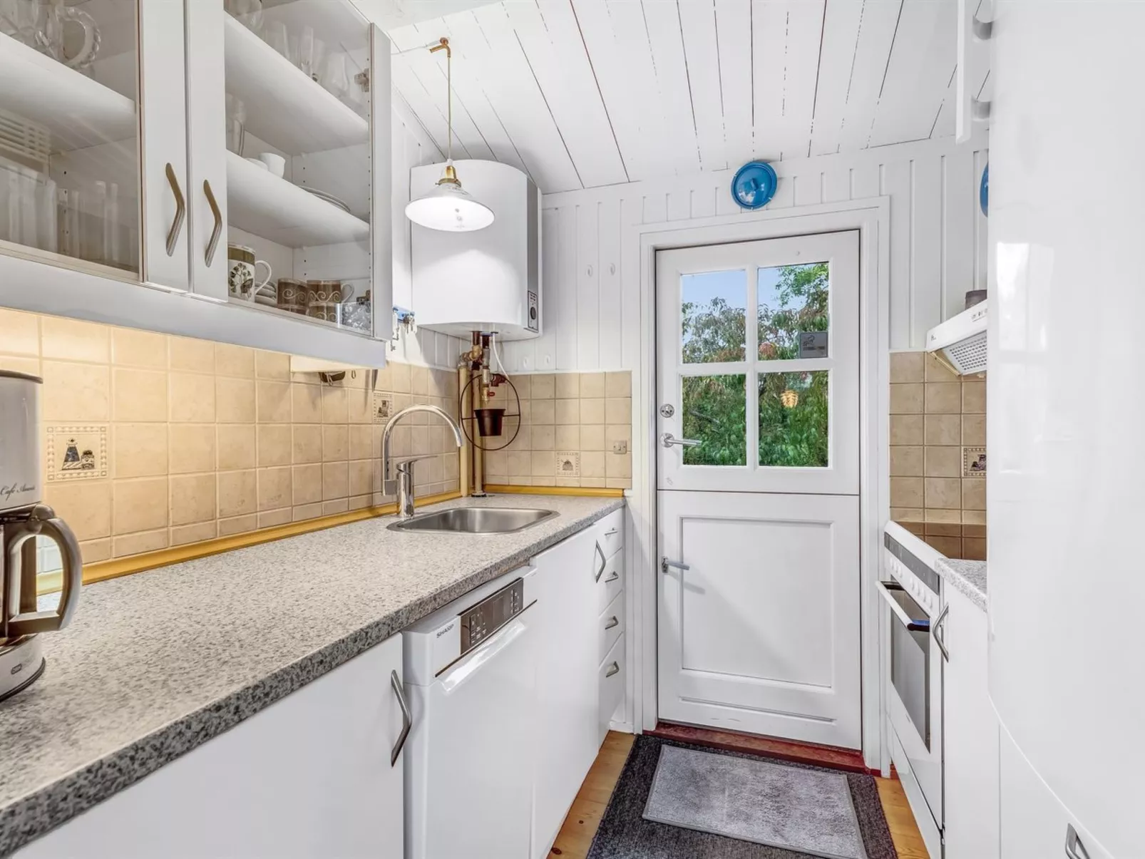 "Aameek" - 100m from the sea-Inside