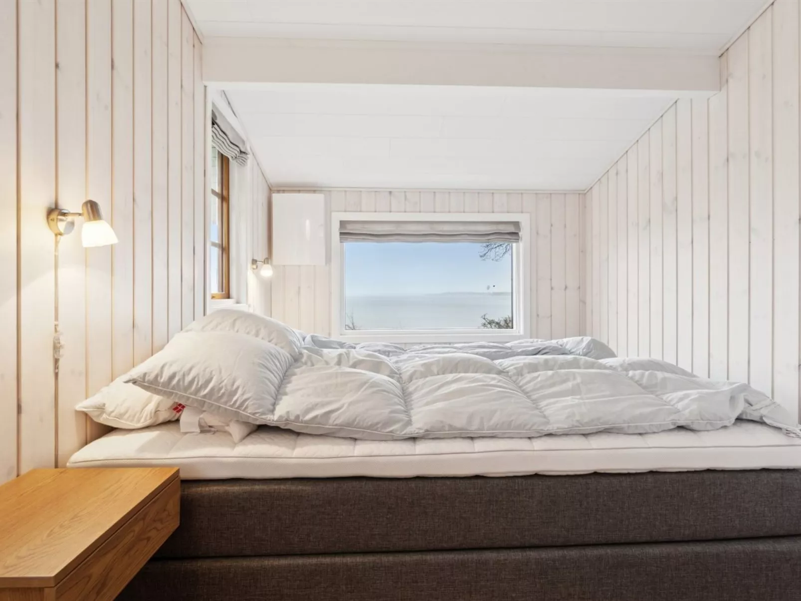 "Titta" - 10m to the fjord-Inside