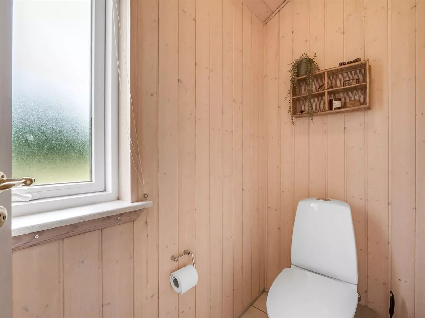 "Jarmunrek" - 400m to the fjord-Inside