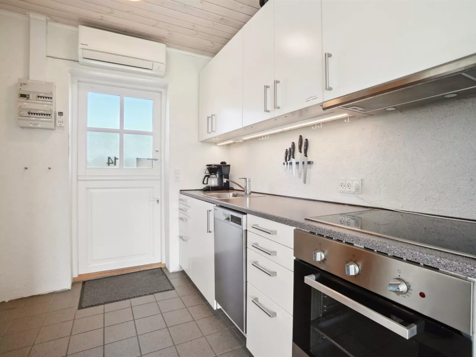 "Sandrine" - 400m from the sea-Dedans