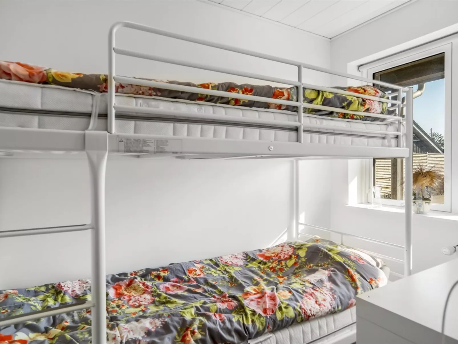 "Isabel" - 600m from the sea-Inside