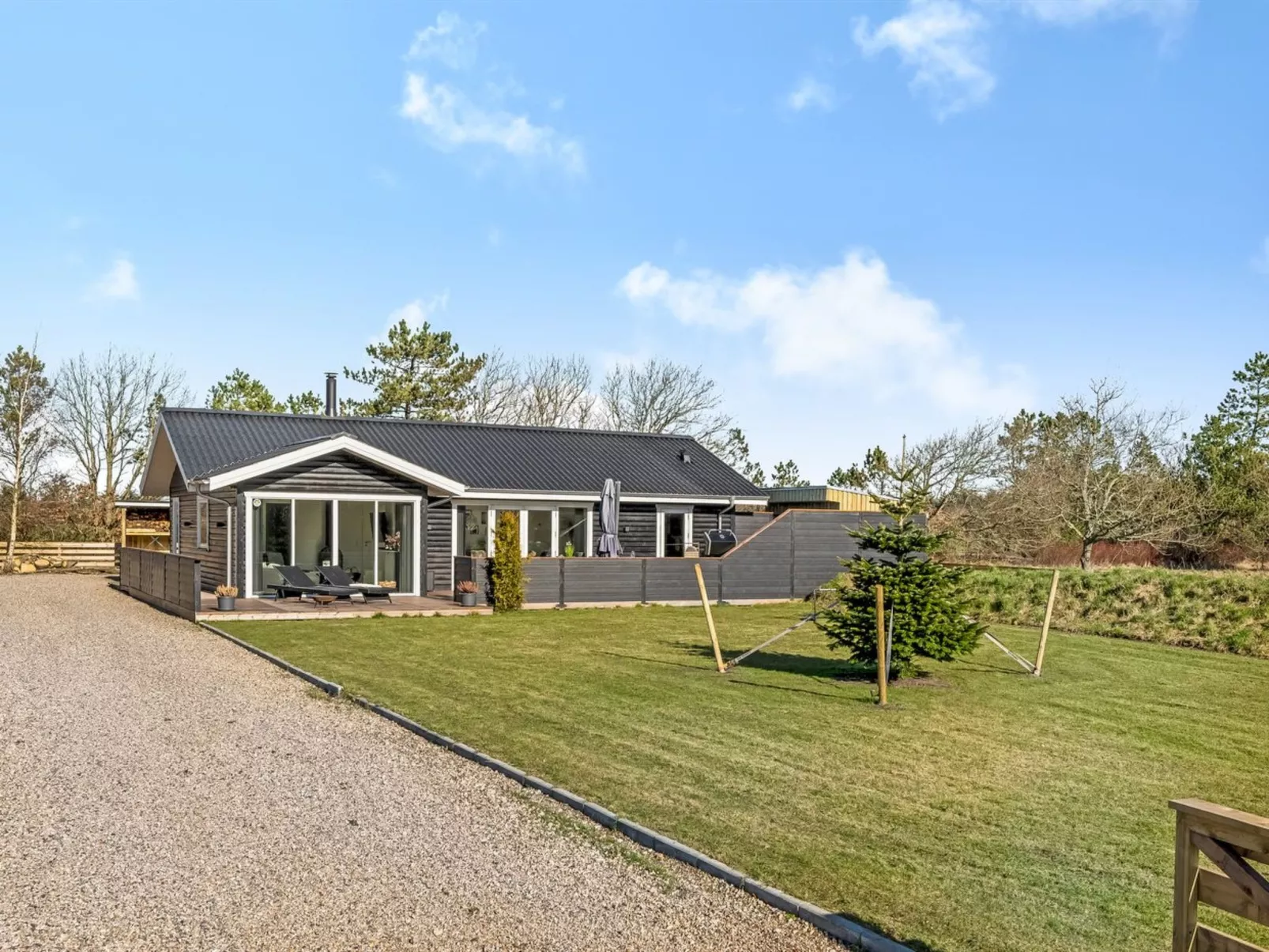 "Elisaveta" - 400m to the fjord-Draußen