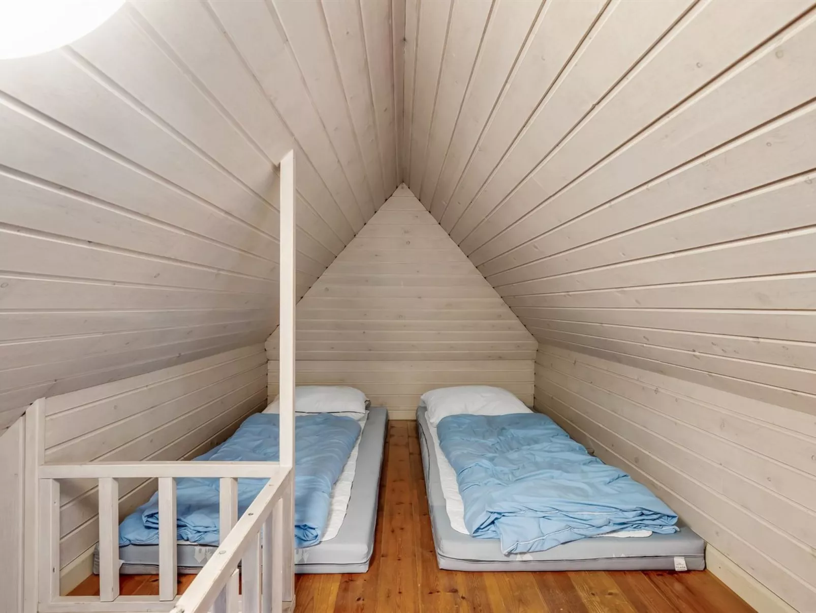 "Madsen" -  from the sea-Dedans