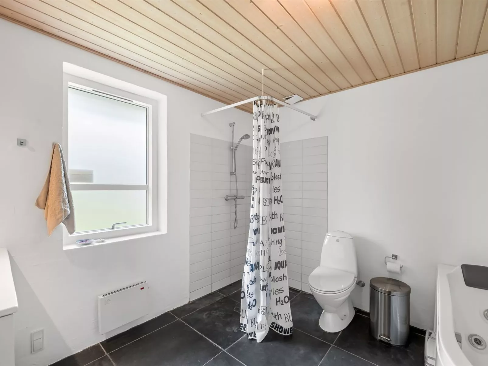 "Trena" - 1.2km to the fjord-Inside