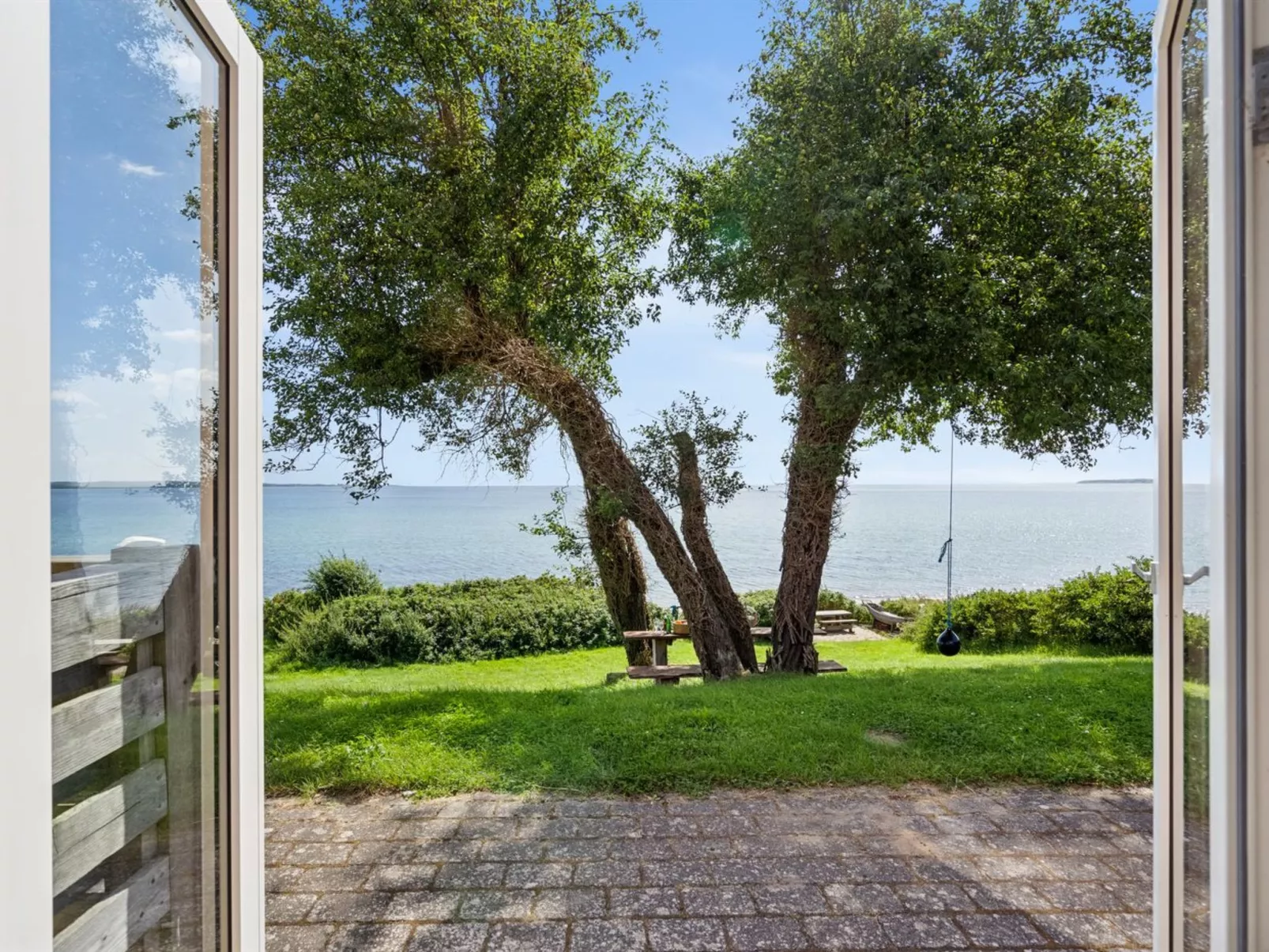 "Bryngeir" - 25m from the sea-Outside