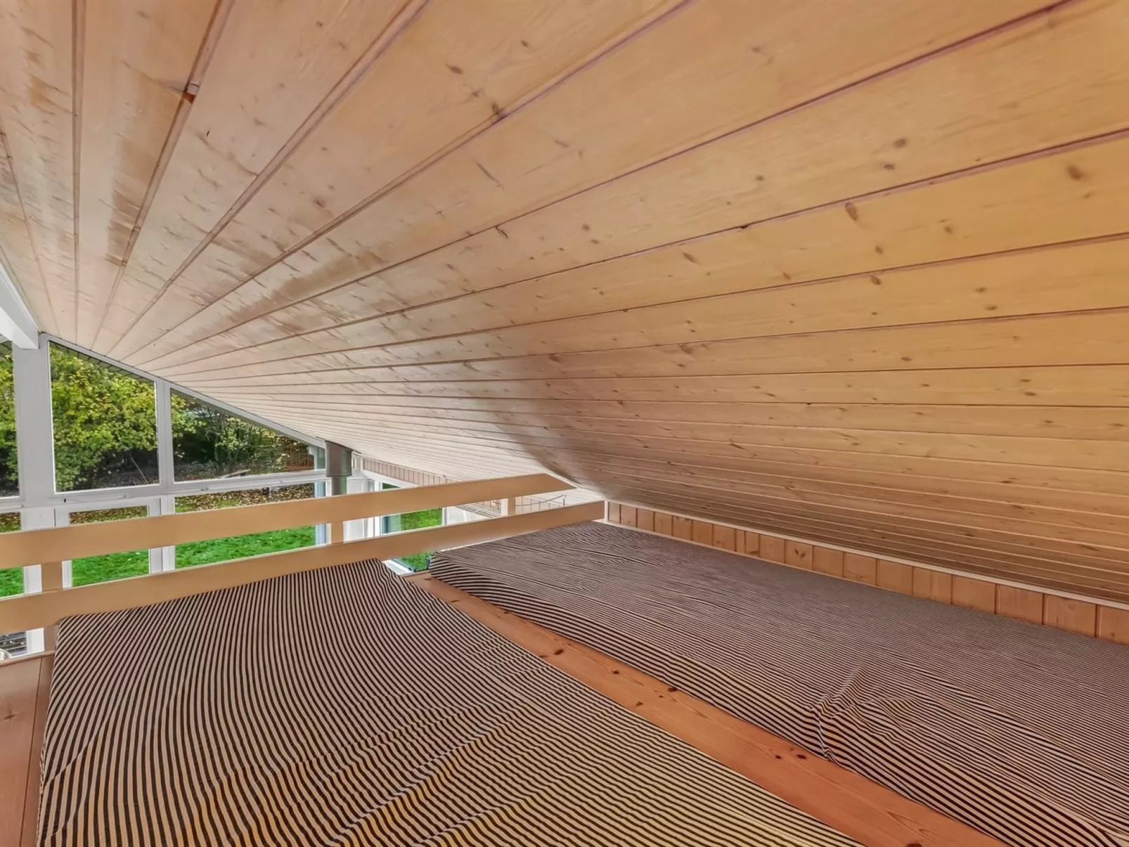 "Ensio" - 8.0km from the sea-Drinnen