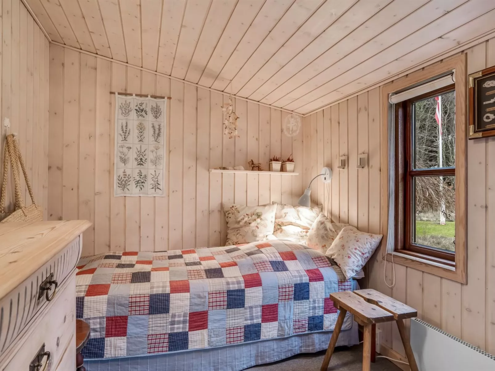 "Gunnild" -  from the sea-Drinnen