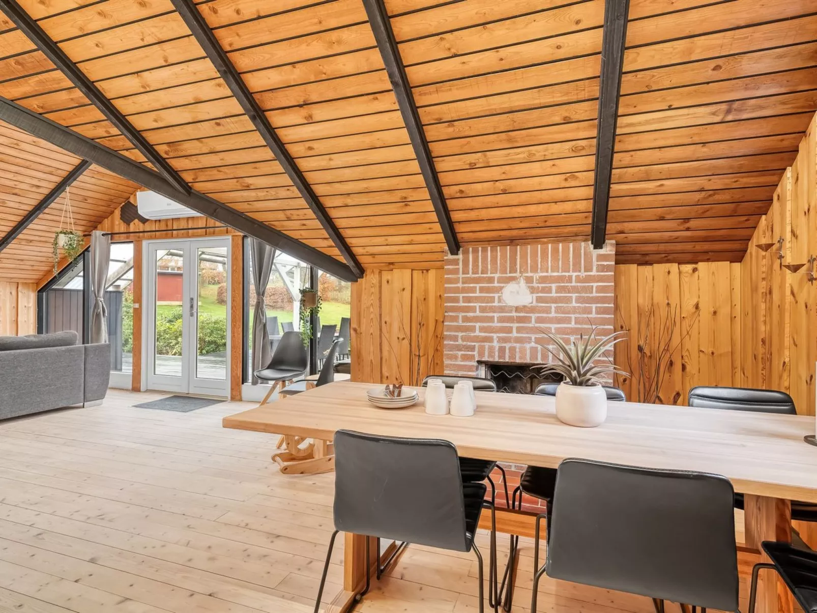 "Jantje" - 500m to the fjord-Inside