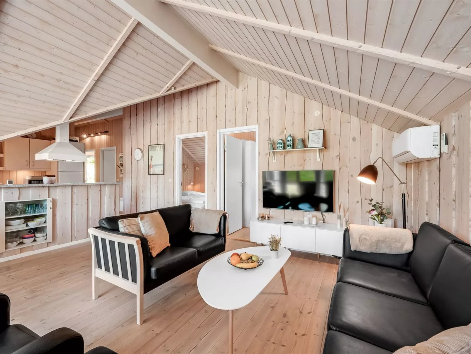 "Kuisma" - 1.1km to the fjord-Dedans