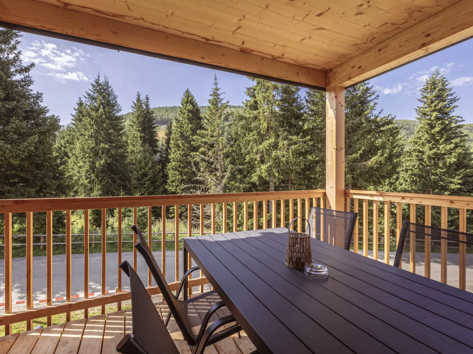 Mit 2 Schlafzimmern & Sauna-Outside