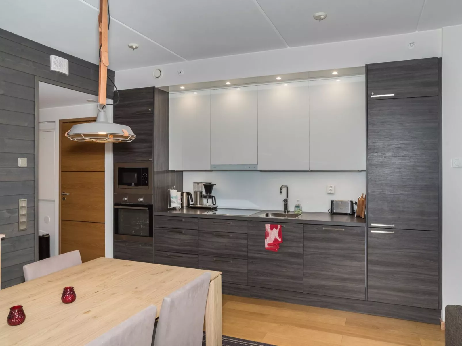 Levi hillside-Drinnen