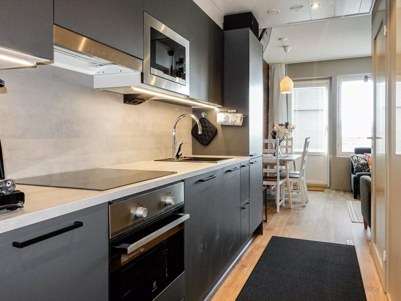 Levin kunkku b8-Inside