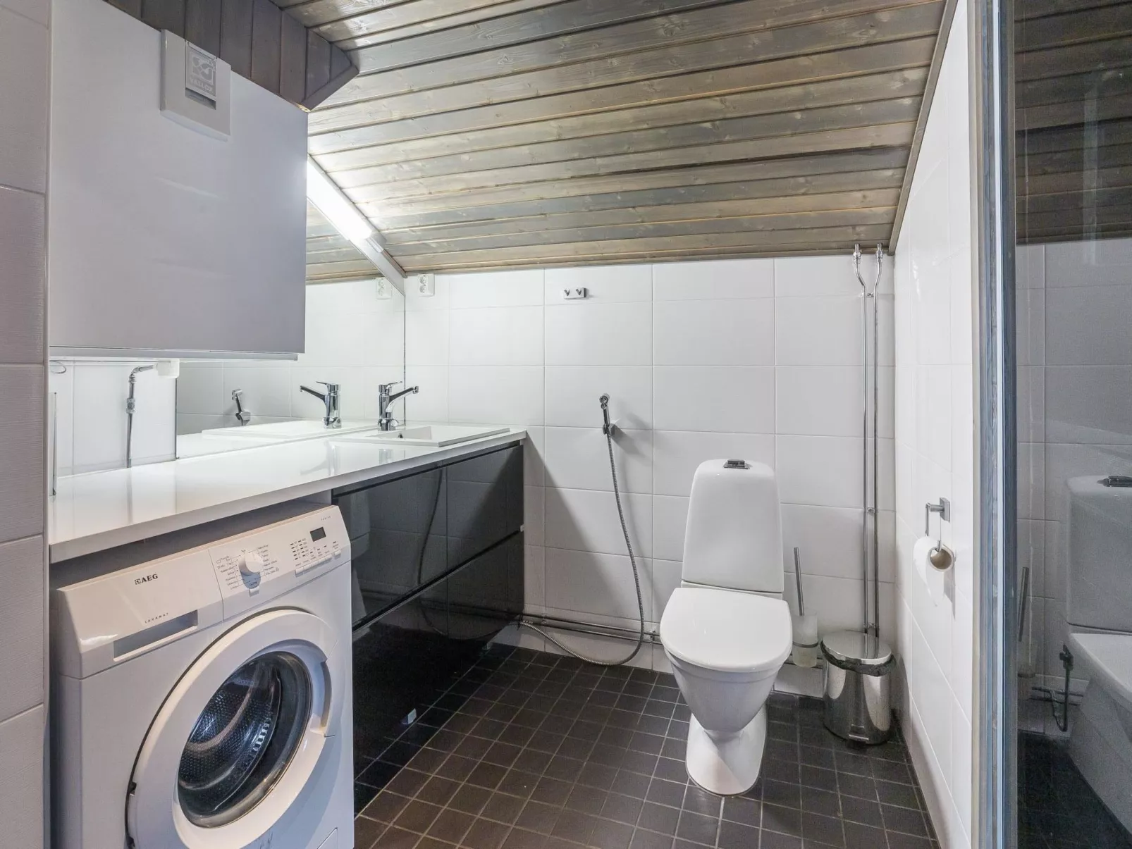 Levin stara c 15-Drinnen